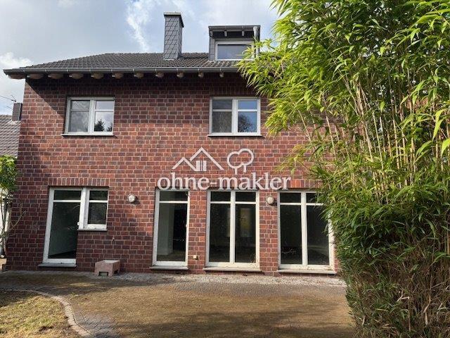 xklusives Einfamilienhaus mit Dachstudio, Kamin & parkähnlichem Garten