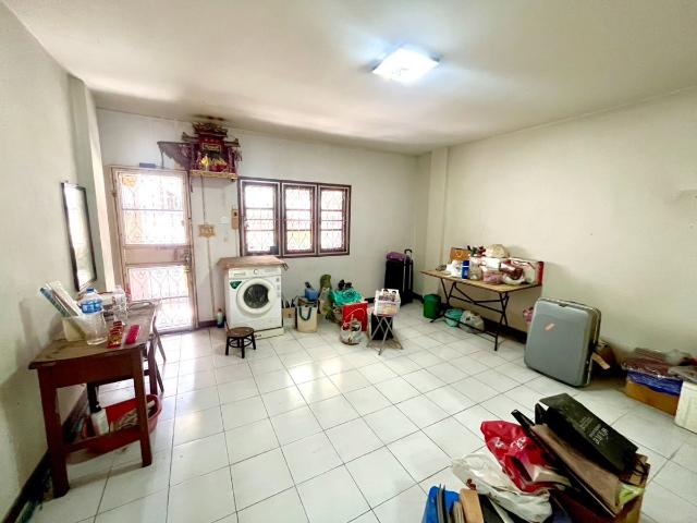 โอกาสมีบ้านในฝันอยู่ทางนี้! ขาย ทาวน์โฮม 3 ชั้น 4 ห้องนอน ในซอยจรัญฯ75 รีโนเวทไม่เยอะ โครงสร้างแข็งแรงมาก! ทำเลดี ติดทั้งถนนจรัญฯ และถนนสิรินธร