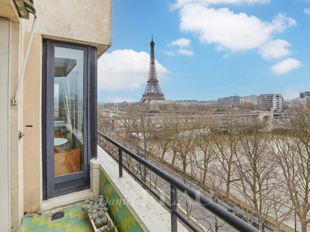 XVIème 87m² 6ème étage Balcon Plein soleil vue Tour. 86m² Paris 16ème