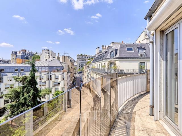 XVIème Chaillot dernier étage avec terrasse 42m² Paris 16ème