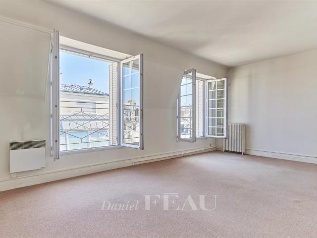 XVIème Passy Studio dernier étage dans hameau arboré 33m² Paris 16ème