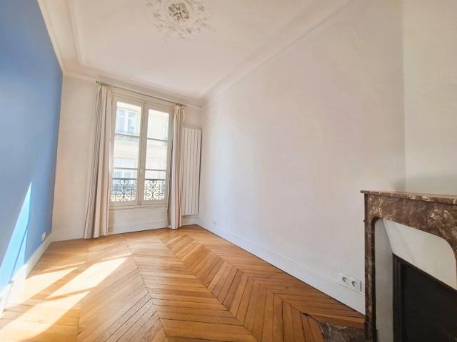 XVIIème Ternes Courcelles 3 pièces de 46m² 4ème ascenseur 625 000 euros