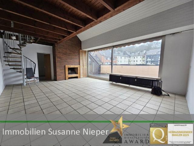 Im Hochparterre mit Terrassenfläche im Innenhof. Nähe Ohligs Bahnhof. WE02