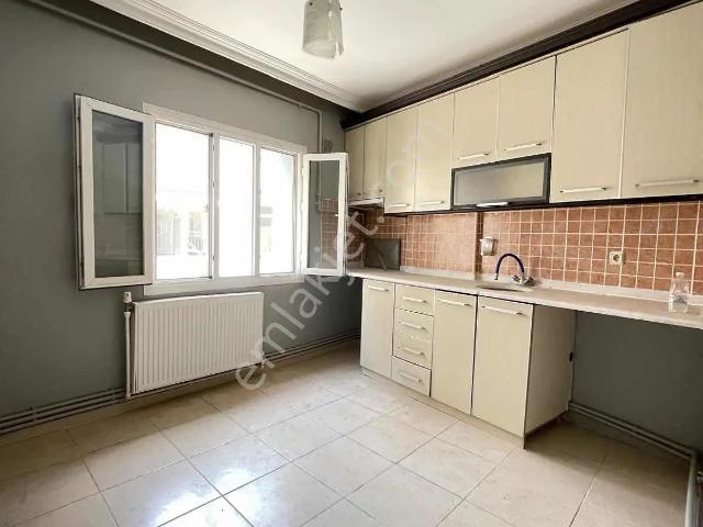 Yıldırım Mahallesinde Hazır Kiracılı Ara Kat Daire