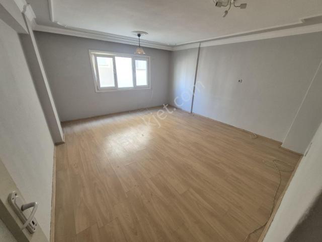 Yıldız Cad. 2+1 Asansörlü Arakat Kiralık Daire