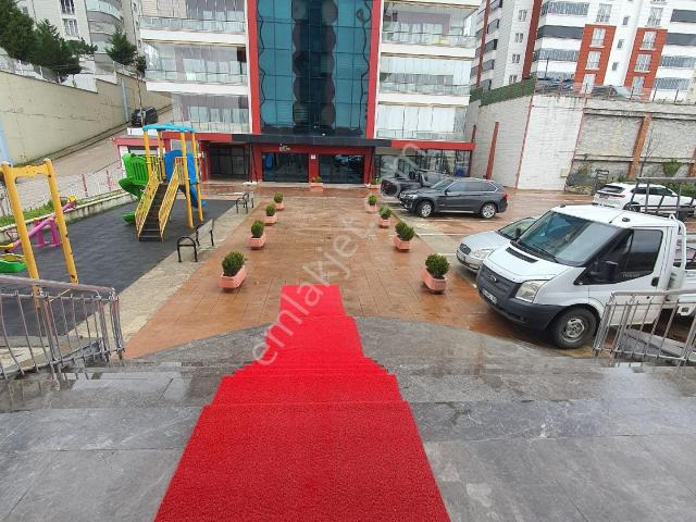 Yıldız Gayrimenkul'den Demotowers Sitesinde Deniz Ve Doğa Manzaralı Satılık 3+1 190 M2 Daire