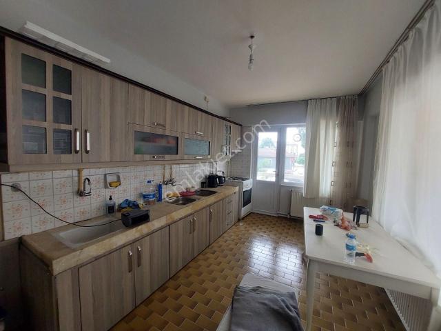 Yıldız Gayrimenkul'den Kiralık Daire Çeşme Meydanı Caddesi Mevkii 1.kat