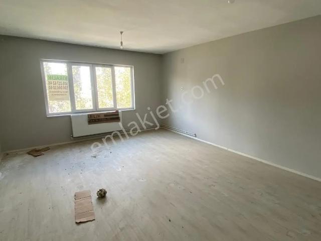 Yıldız Emlak'tan Çarşı Merkezi K.maraş Lis.civarı Kiralık 3+1 Daire