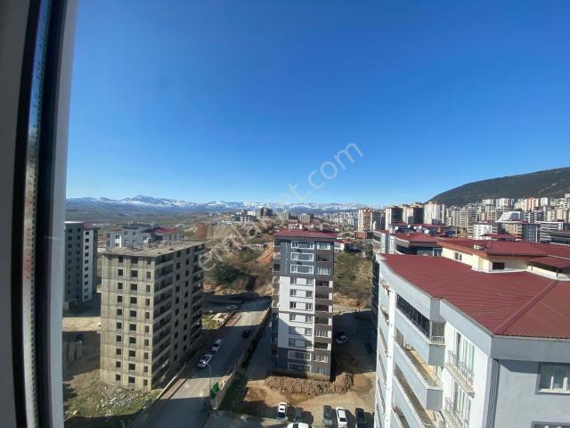 Yıldız Emlaktan Satılık 4+1 Daire