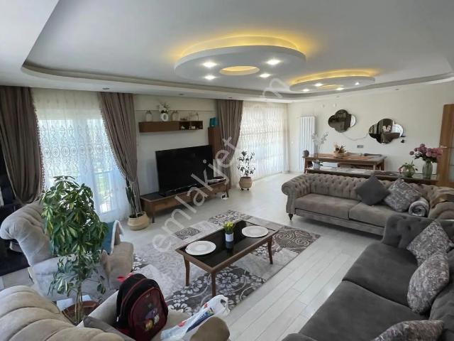 Yıldız Emlaktan Ultra Lüks Eşyalı 6+2 Villa Kapalı Garajlı