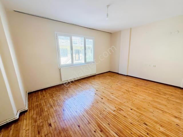 Yıldız Mahallesinde Hastane Yanında 120 M² Kiralık 2+1 Daire