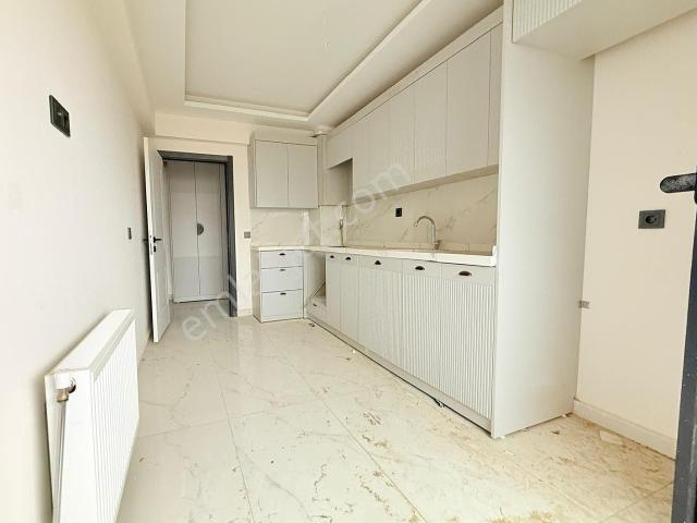 Yıldız'dan Site İçerisinde Ara Kat Şehir Manzaralı 2+1 !