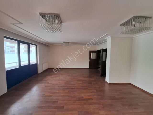 Yıldızevler Divan Otel Karşısı Kiralık Dubleks Daire