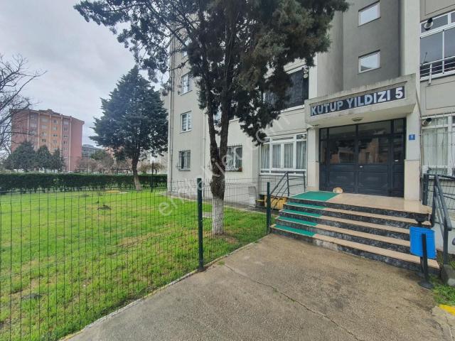 Yıldızkentte Site İçinde Ön Cephe Ara Kat Kiralık 3+1 Daire