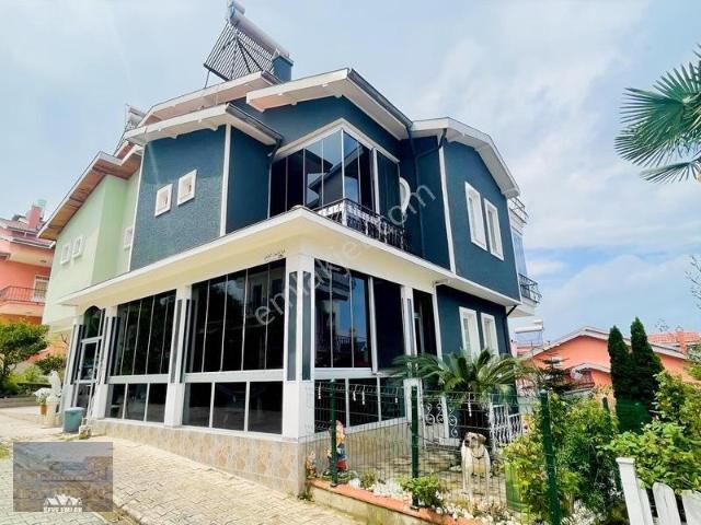 Yıldızlı2da Satılık 5+1 Tripleks Villa
