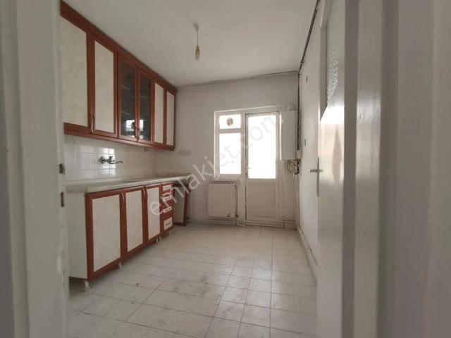 Yılmaz Gayrımenkulden Kıralık 2+1 Masrafsız Cadde Uzerı
