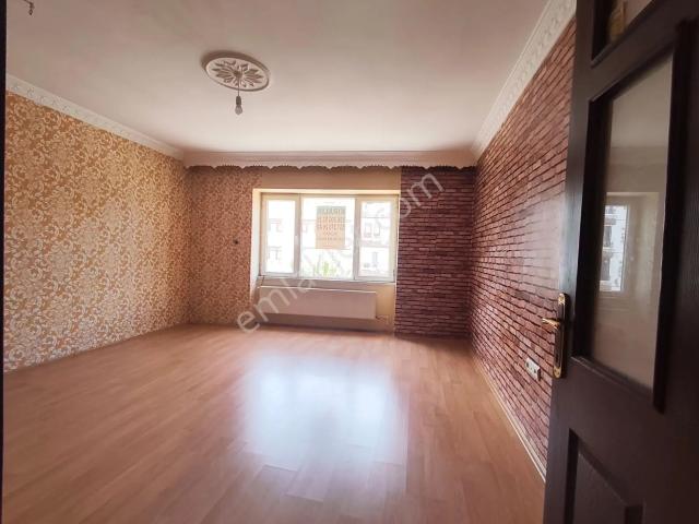 Yılmaz Gayrimenkulden Cadde Üzeri Kiralık 2+1 Yapılı Cadde Üzeri