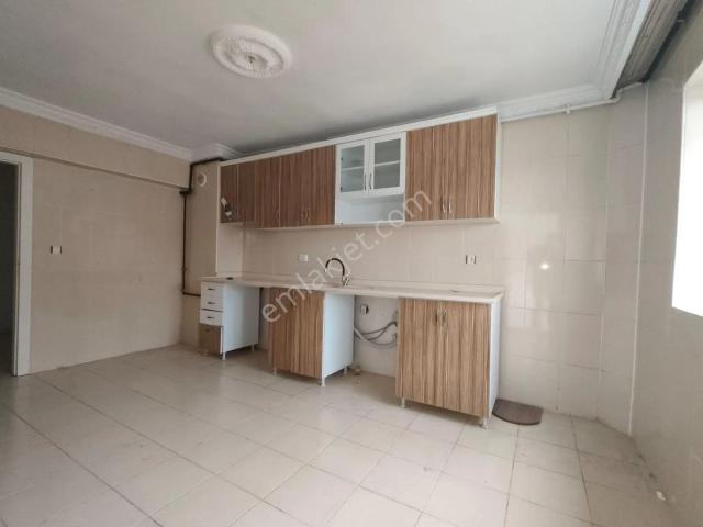 Yılmaz Gayrimenkul'den İstasyon Mahallesi 3+1 2 Banyo & 2 Wc Full Yapılı Kupon Kiralık Teras