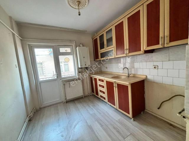 Yılmaz Gayrimenkul'den Maraşal Çakmak Mah. Ara Katta 3+1 Bağımsız Kupon Kiralık Daire 23.000 ₺ Pz