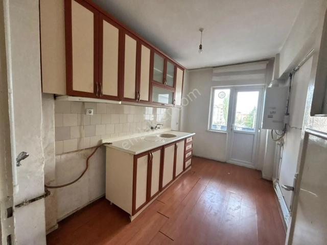 Yılmaz Gayrimenkul'den Mareşal Çakmak Mah. 3+1 1. Ara Katta Cadde Üzeri Kupon Daire 18.000 ₺ Pz