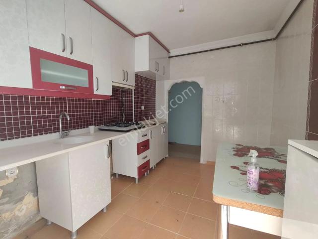 Yılmaz Gayrimenkul'den Mareşal Çakmak Mah. 3+1 Ara Katta Kupon Kiralık Daire