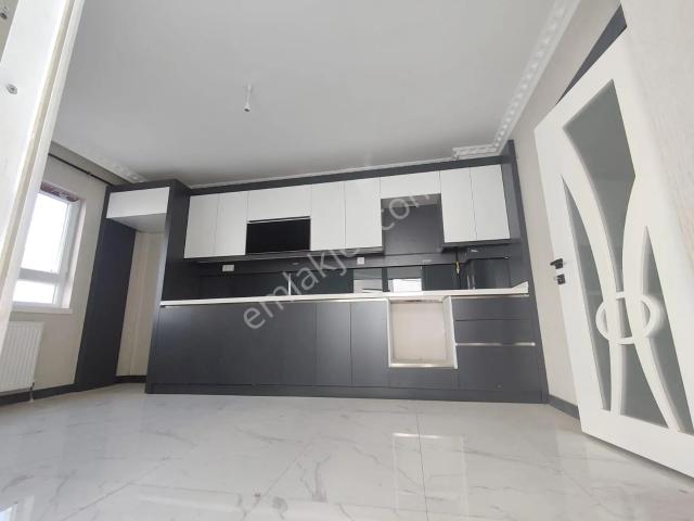 Yılmaz Gayrimenkulden Satılık Bulvar Üzeri 150 M2 3+1 Sıfır Daire