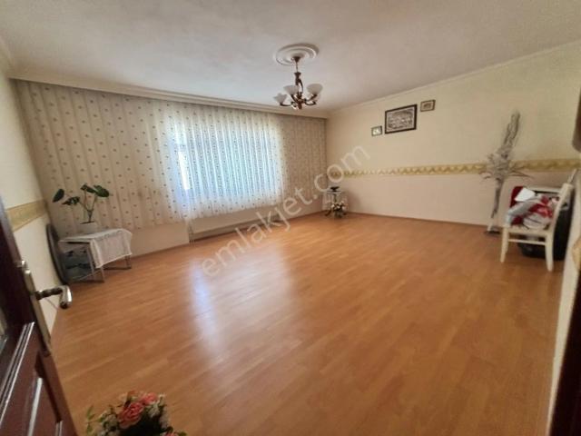 Yılmaz Gayrimenkul'den Pınarbaşı Mahallesi 6+1 Teras Kupon Daire