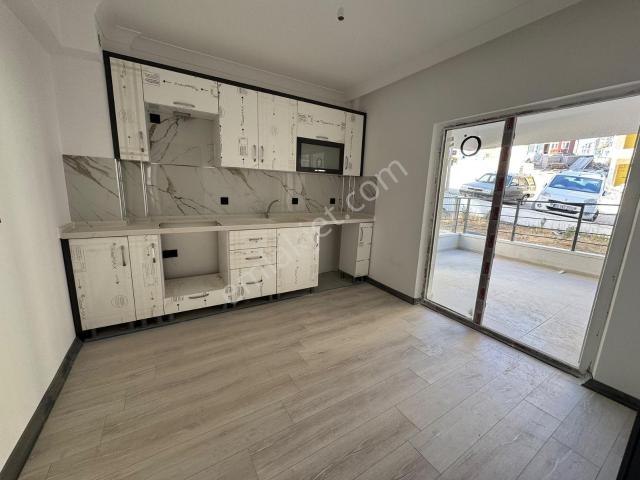 Yılmazer'den 4.cadde'de 2+1 Yüksek Kira Getirili Altta Daire Var