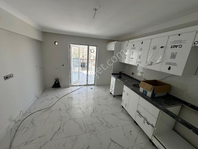 Yılmazer'den Yol Cepheli Enüst Kat Geniş Balkon 2 Banyo Lüx Acil