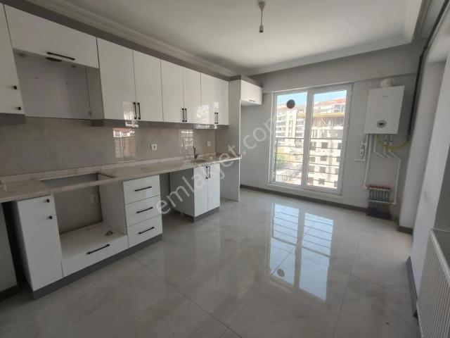 Yılmazer'den Ş. Ertuğrul Kocaer Cad Üzeri En Üst Kat Kiralık 3+1