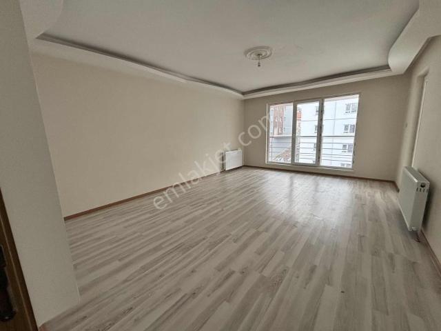 Yılmazer'den Kiralık Cadde Üstünde 3+1 Daire En Üst Kat