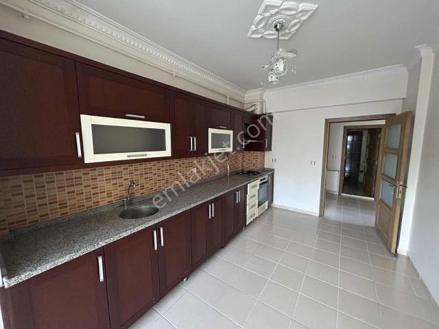 Yağızbey'den Yukarı Çöşnük Mahallesinde Arakat 3+1 Yapılı Daire