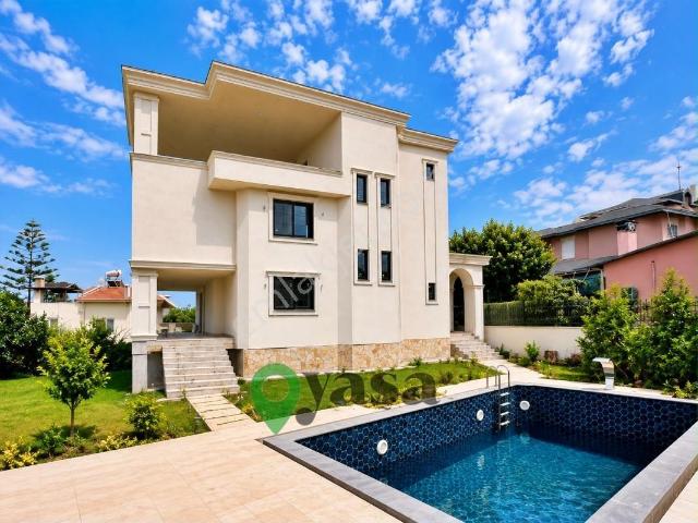Yaşa Gyd Kuyuluk'ta Deniz Manzaralı Satılık Fourlex 8+1 Villa