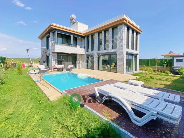 Yaşa Gyd Modern Teknoloji İle Donatılmış Lüks Villa