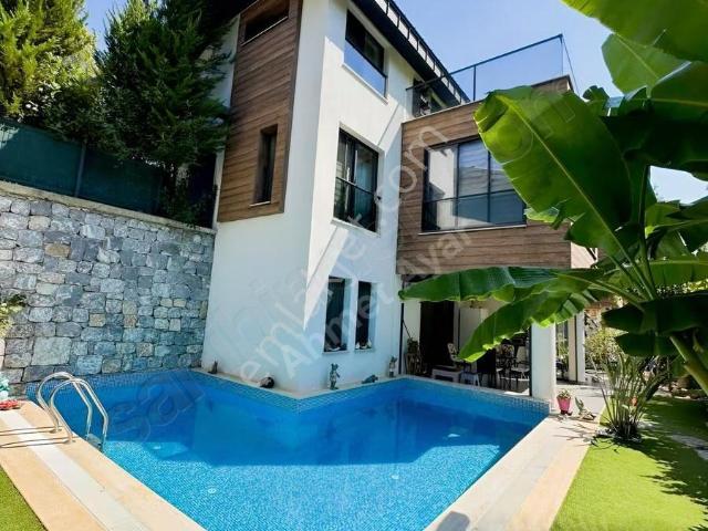 Yaşam Köşkleri'nde 7/24 Güvenlikli Sitede Havuzlu 4+2 Villa