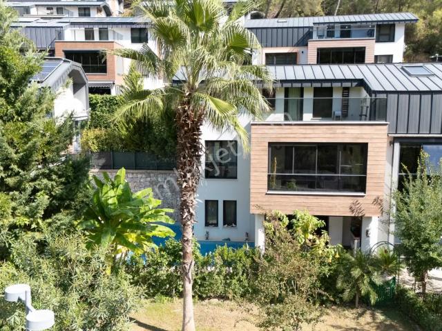Yaşam Köşkleri'nde Satılık 4+2 Özel Havuzlu Villa