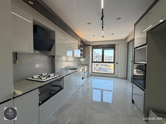 YAŞAMKENTTE SİTE İÇERİSİ ÖZEL GARAJ GENİŞ BALKON SIFIR 3+1 DAİRELER ZM