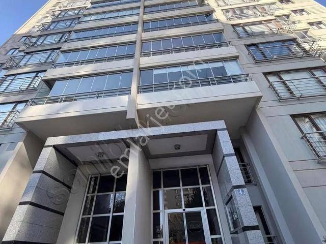 Yaşamkent Besa Karina Sitesinde Bakımlı Temiz 4+1 Kiralık Daire