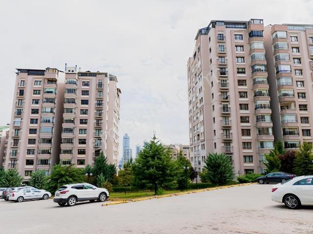 Yaşamkent Gülbeng Sitesi Cadde Cepheli Satılık 4+1 Daire