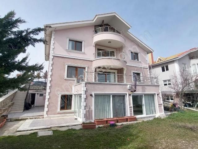 Yaşamkent Özlükent Sitesi Geniş Bahçeli Yapılı 5+2 Villa