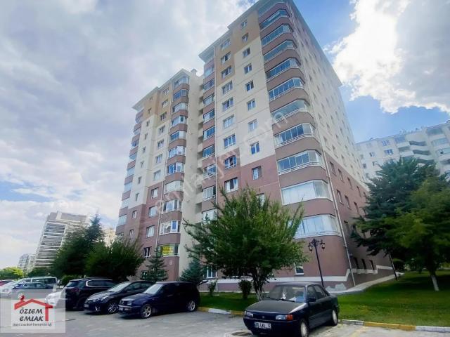 Yaşamkent Merkezde Kombili Güvenlikli 4+1 Kiralık Daire
