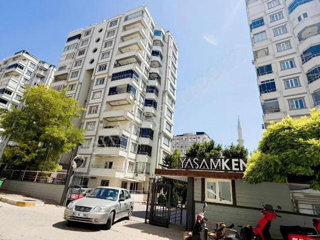 Yaşamkent Sitesinde Arakat Geniş 4+1 Daire