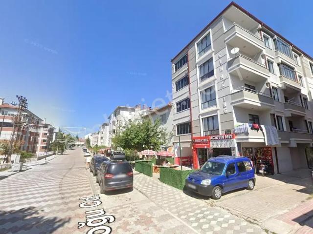 Yaşar Doğu Caddesi Üzerinde Ferah Ara Kat Kiralık 2+1 Daire