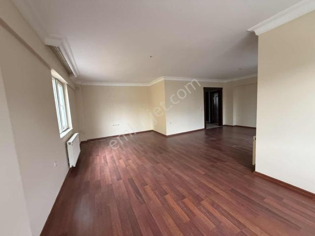 Yağmur Emlak'tan Bulvar Cephe Kiralık 3+1 190 M² Ara Kat Daire