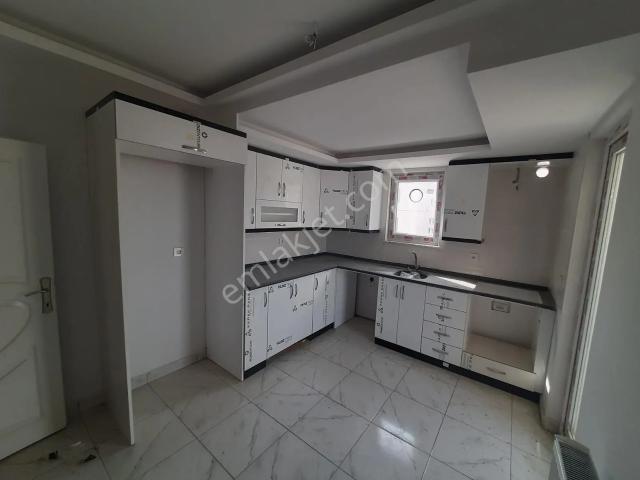 Yağmur Emlak'tan İlkadım Kavacıkta Lisenin Yanı Satılık 2+1