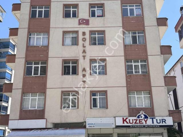 Yağmur Emlak'tan Satılık Cadde Ve Güney Cephe Ara Kat 2+1 Daire