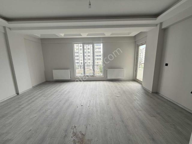 Yağmur Emlak'tan Satılık Merkezi Konumda 3+1 Sıfır İskanlı Daire