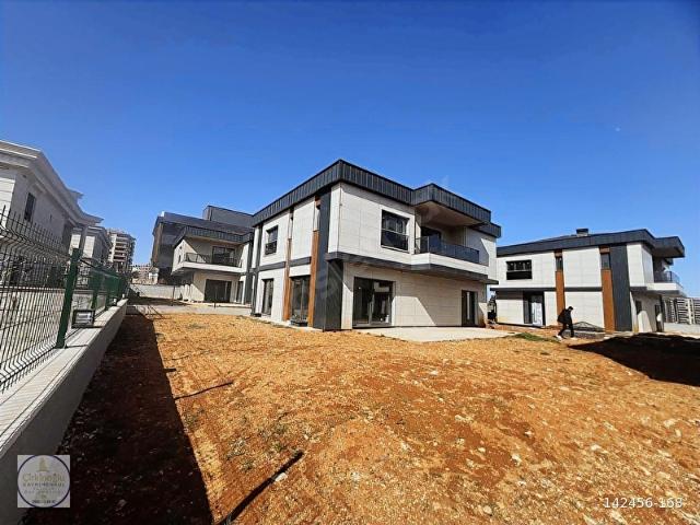 Yamaçtepe'de 5 + 1 orman manzaralı satılık villa