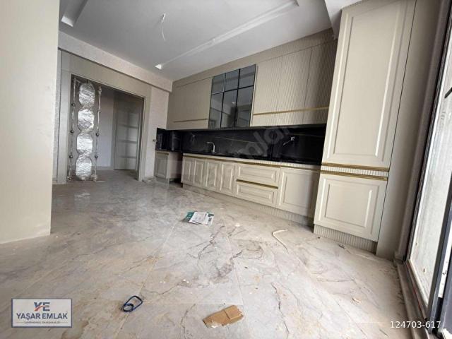 YAMAÇTEPE'DE DÜŞÜK KATLI AYRICALIĞI İLE SATILIK4+1 ARA KAT DAİRE
