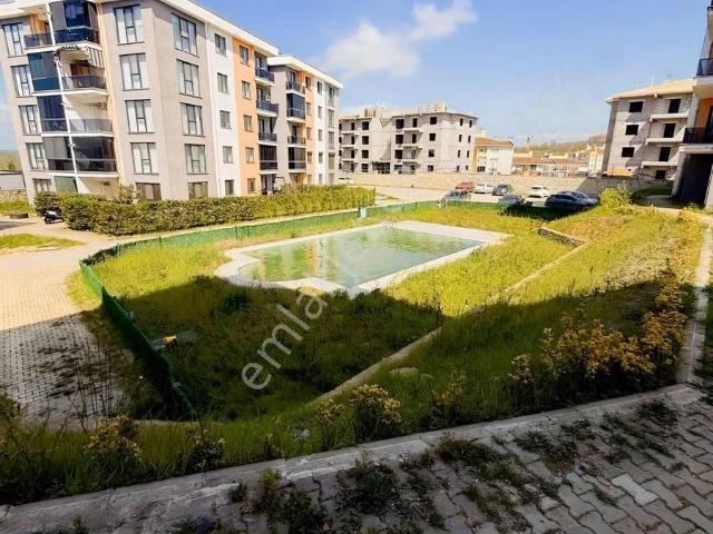 Yaman Gayrimenkulden Satılık Lüx Havuzlu Sitede Ara Kat